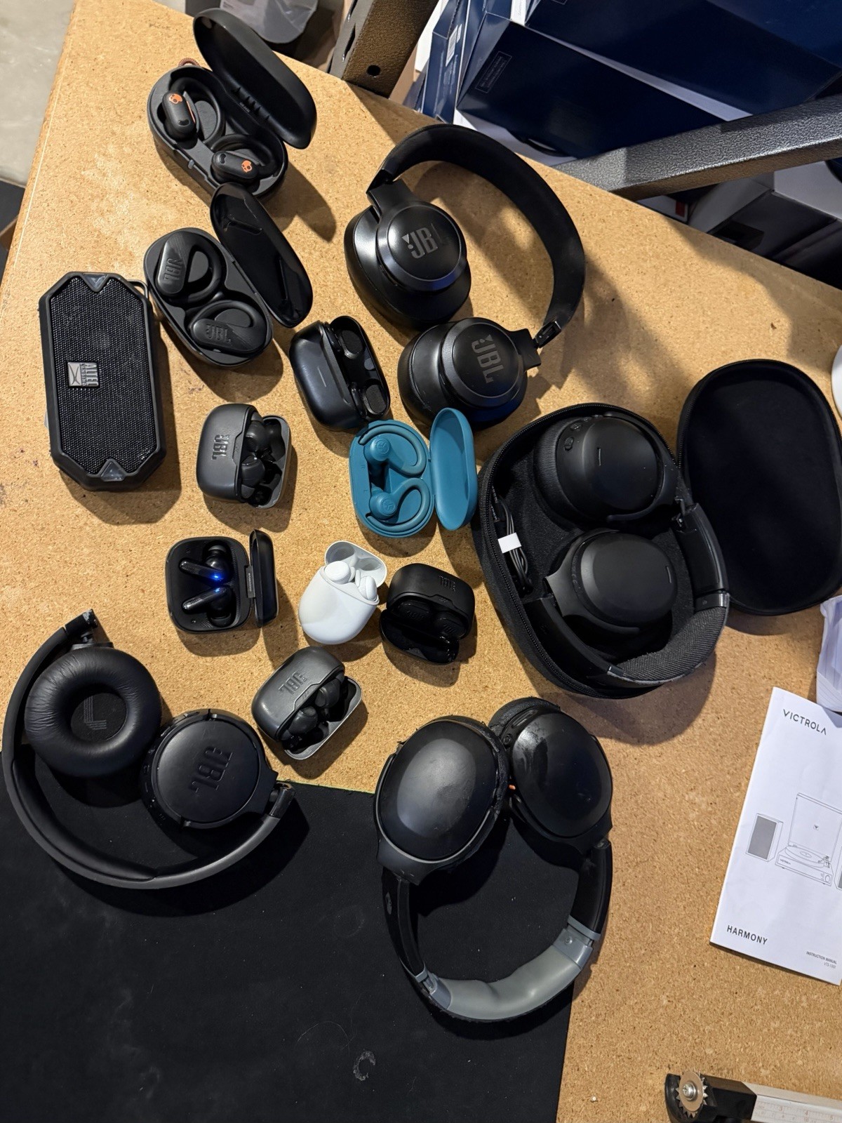 Lot of 14 Headphones And Earbuds - PARTS ONLY NOT WORKING (JBL, skullcandy)