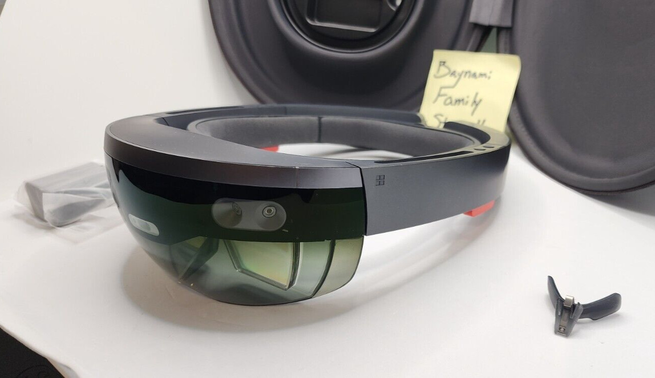 Microsoft HoloLens Developer Edition 1st Generation & Genuine Carry Case
