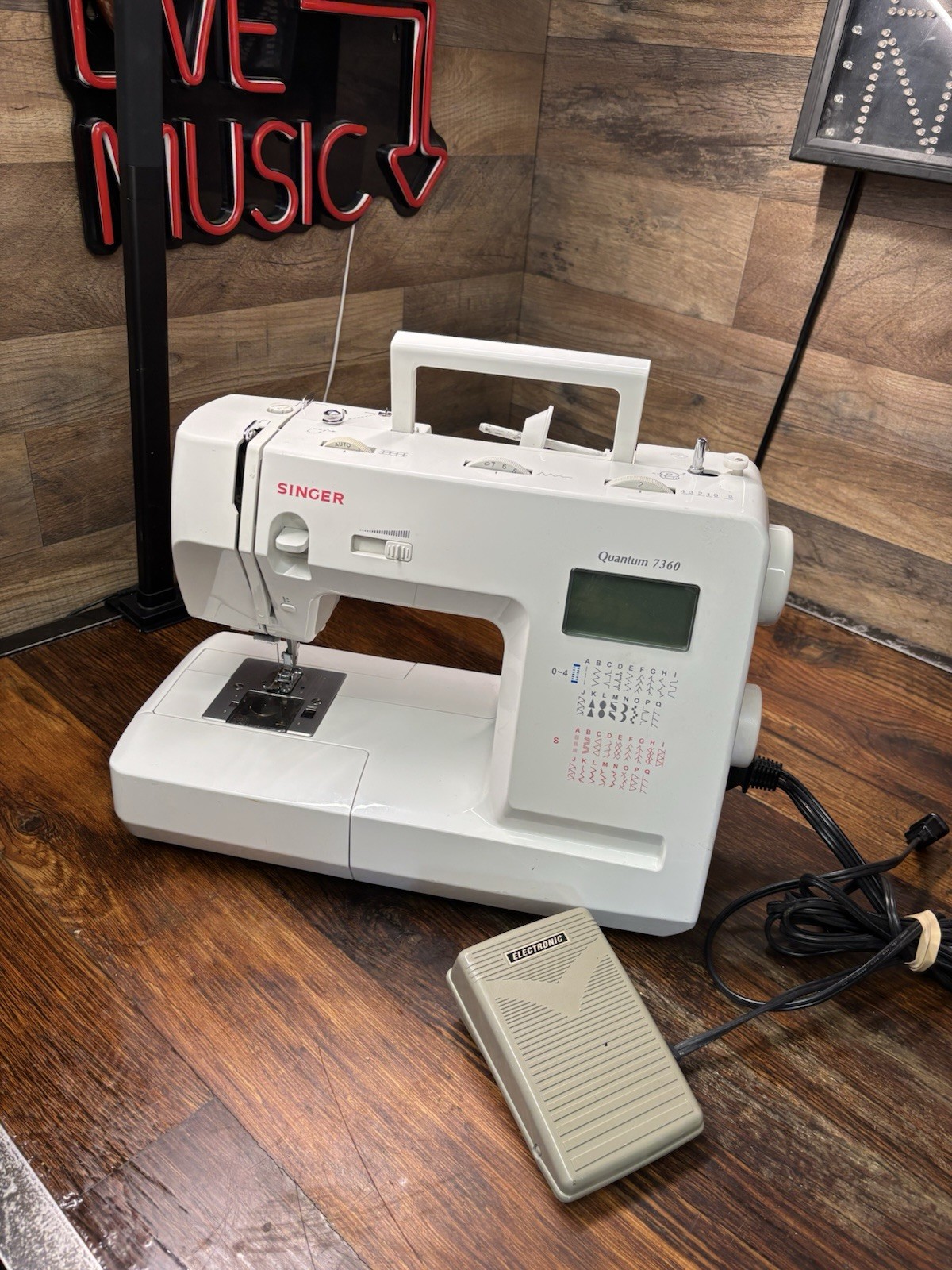 Singer 7360 Quantum Quilter Sewing Machine