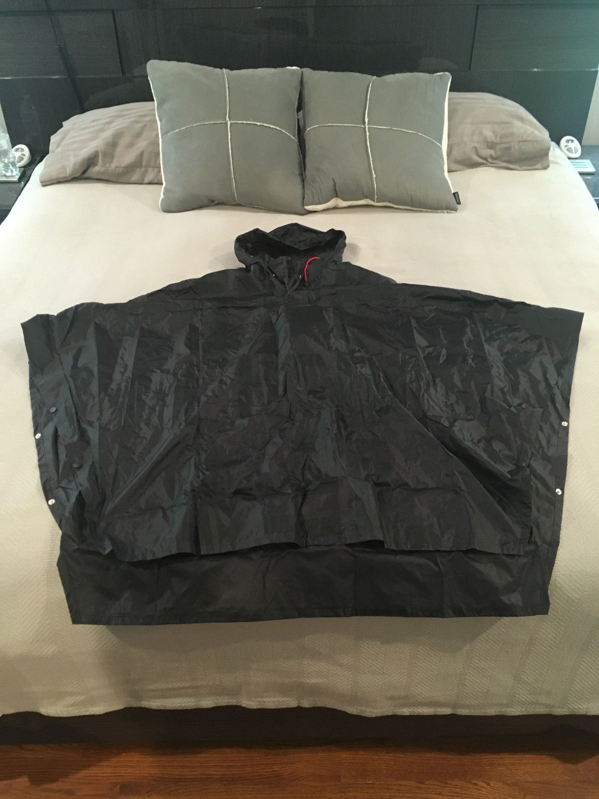 PORSCHE DESIGN PCNA PORSCHE RACING RAIN CAPE PONCHO W/SEWN IN STORAGE POUCH. NEW
