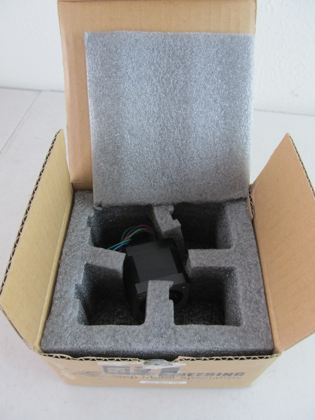 Lin Engineering 4118M-01 stepper motor 1.70A New, Open Box