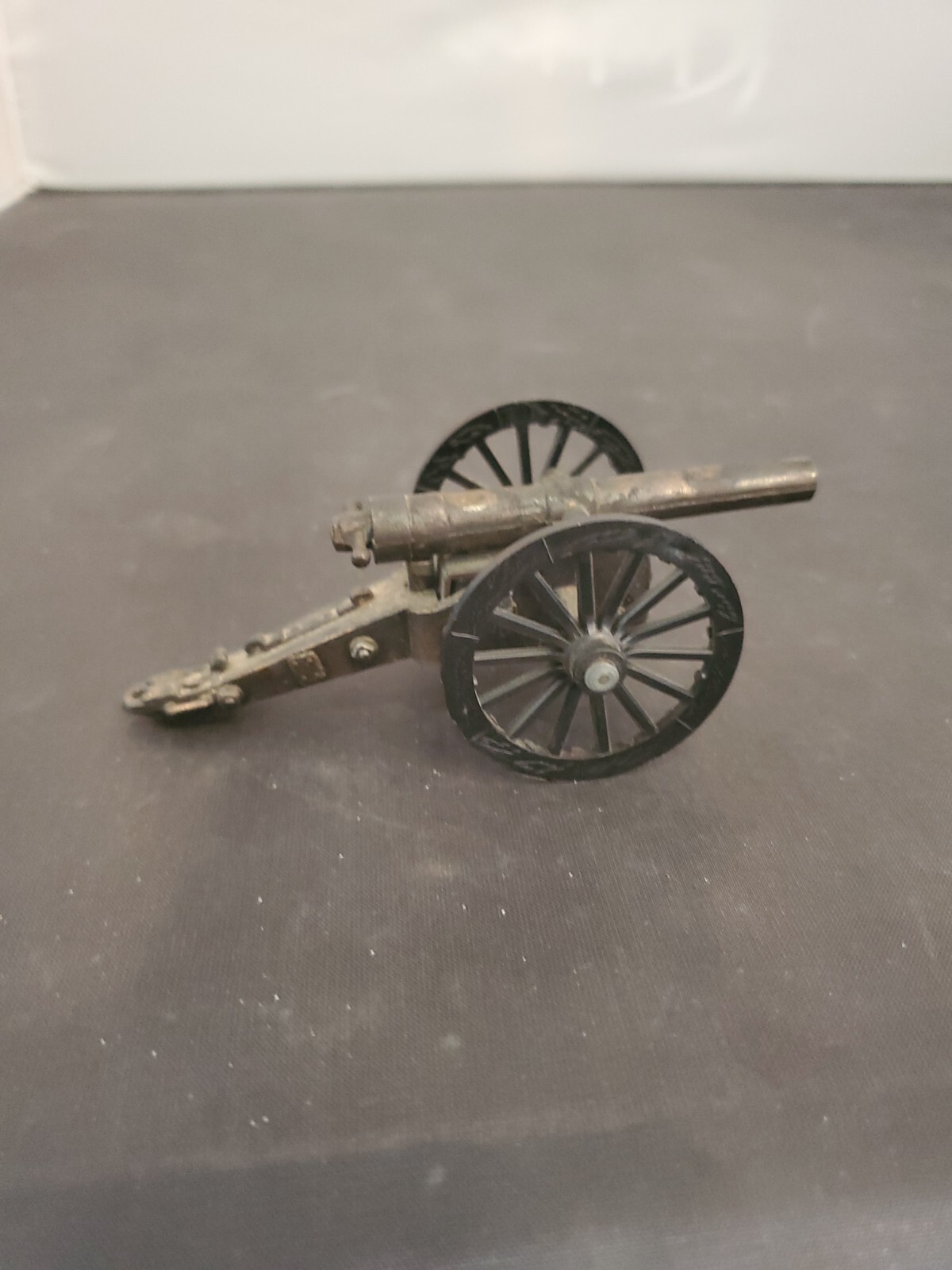 VINTAGE PLAY ME PENCIL SHARPENER WAGON CANNON MADE IN SPAIN EXCELLENT CONDITION