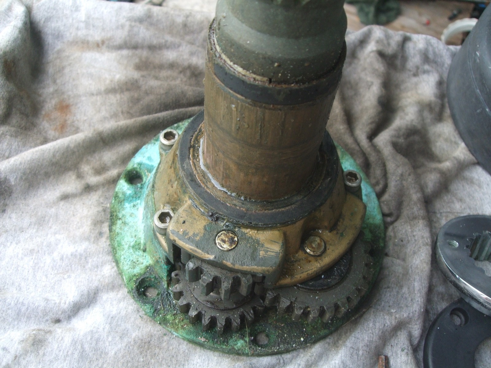 Lewmar Self Tailing Winch