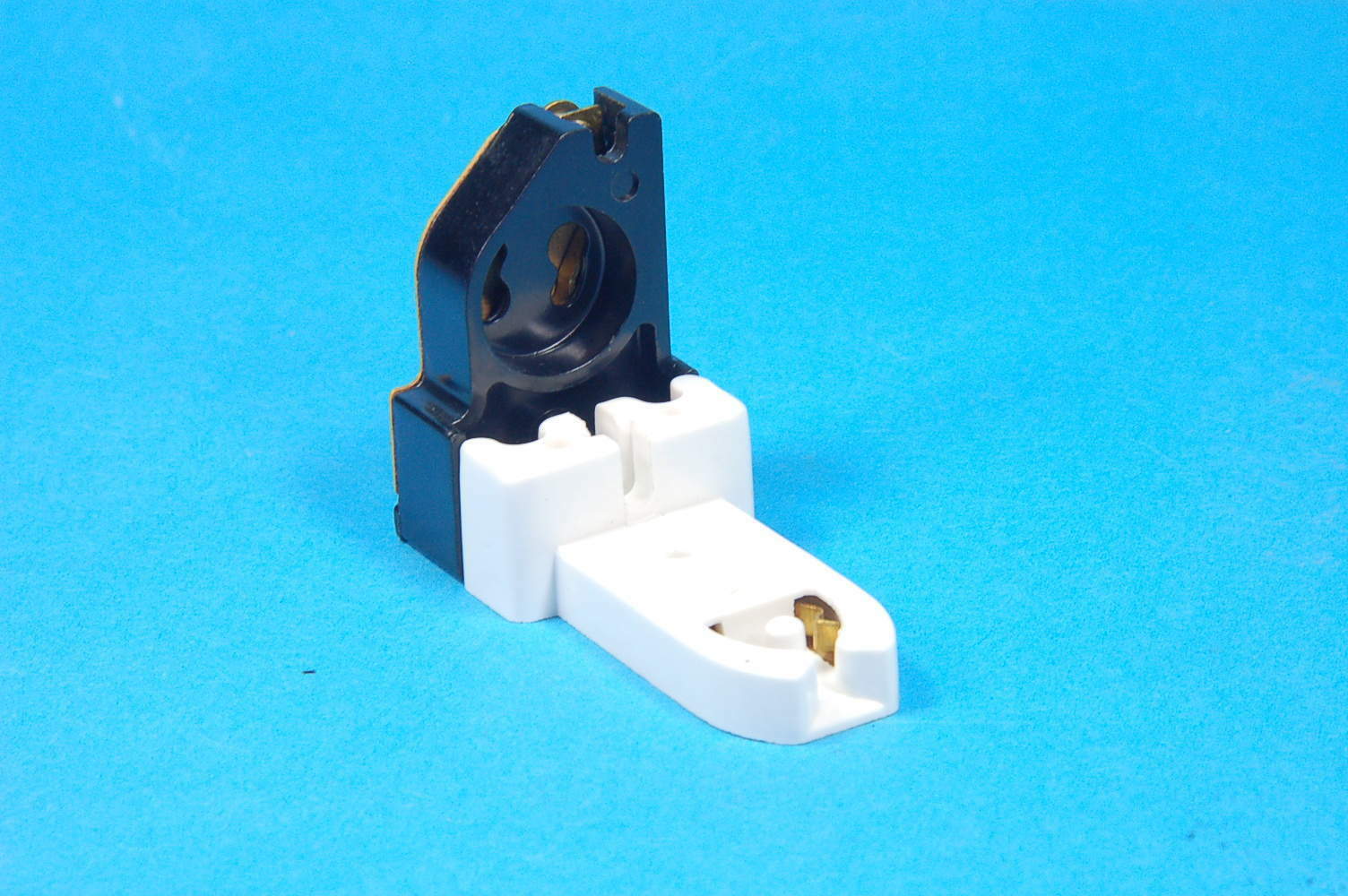 Lot of 2 CHALLENGER 9219 - 391-1W Medium Base Bi-Pin Fluorescent Lampholder New