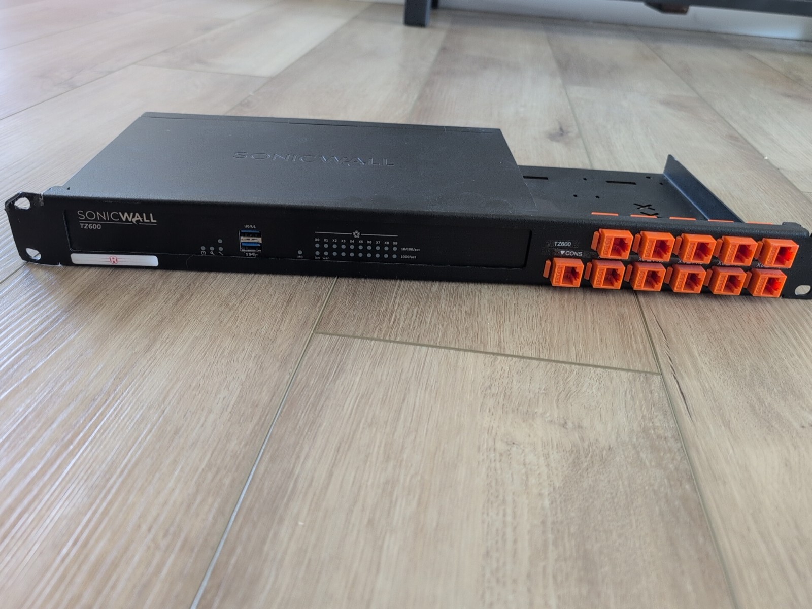 DELL SONICWALL TZ600 With Mounting Kit - selling fast