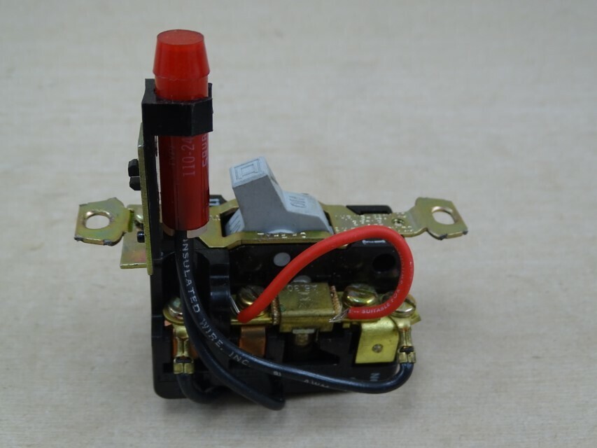 Square D Manual Motor Switch W/ Led Indicator TYPE: FO, 2 POLE, 230 V., CL 2510