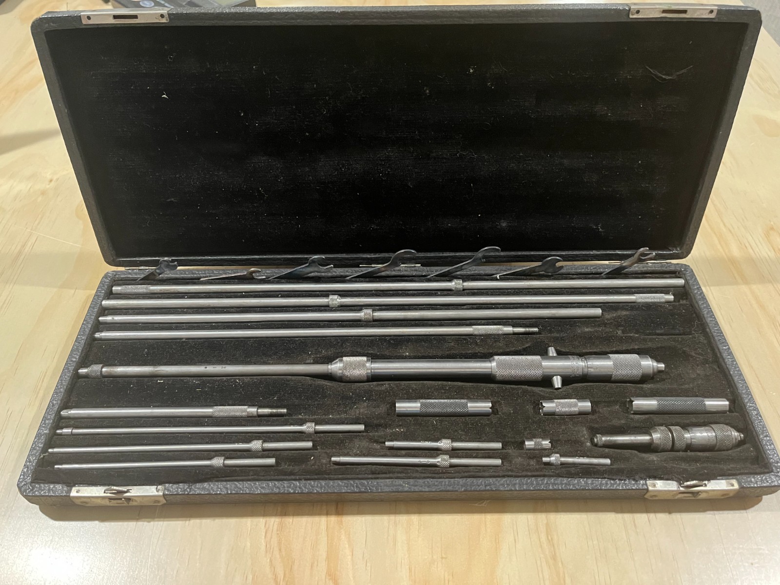 Vintage Starrett Inside Rod Micrometer Set With Case - Model 124DZ - 2-32 inch