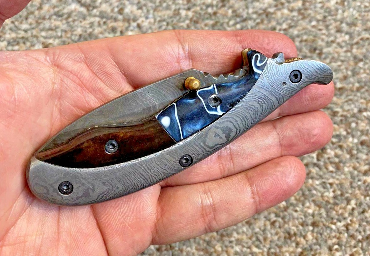 Beautiful Damascus Steel Handmade Liner lock/Easy lock Knife bone handle 16
