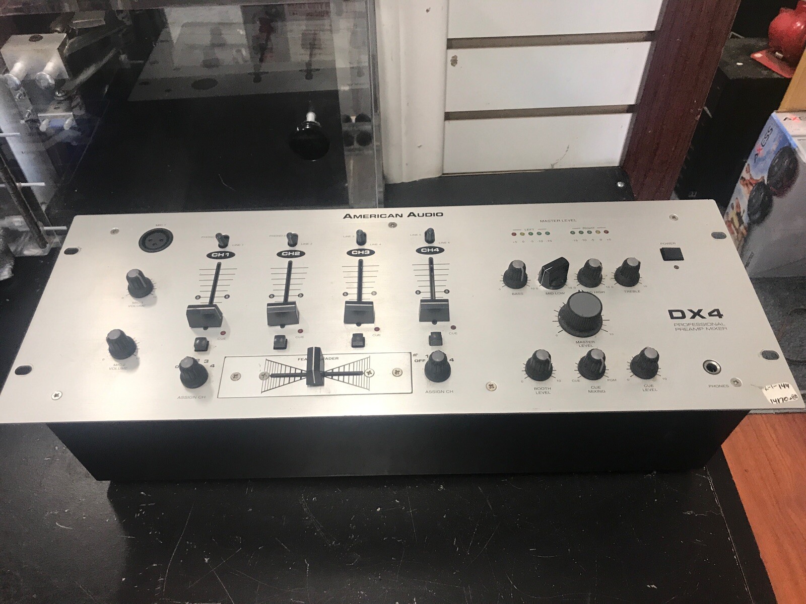 American Audio DX 4 Professional Preamp Mixer (GS)