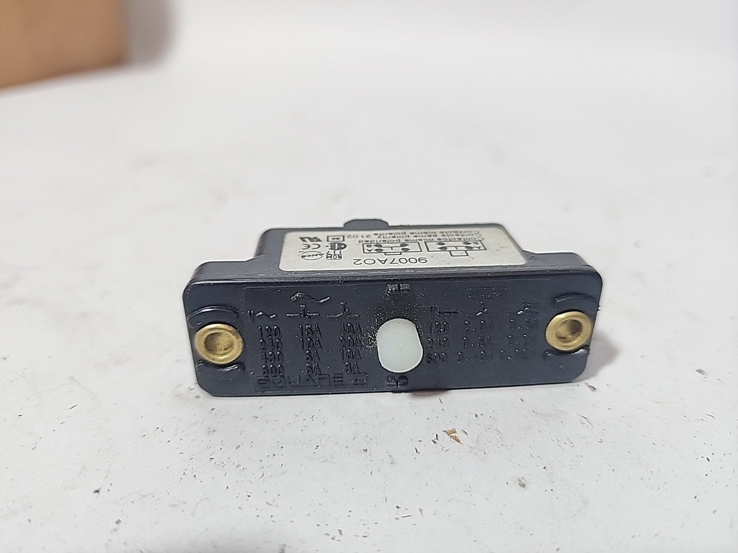 SCHNEIDER ELECTRIC 9007-AO-2