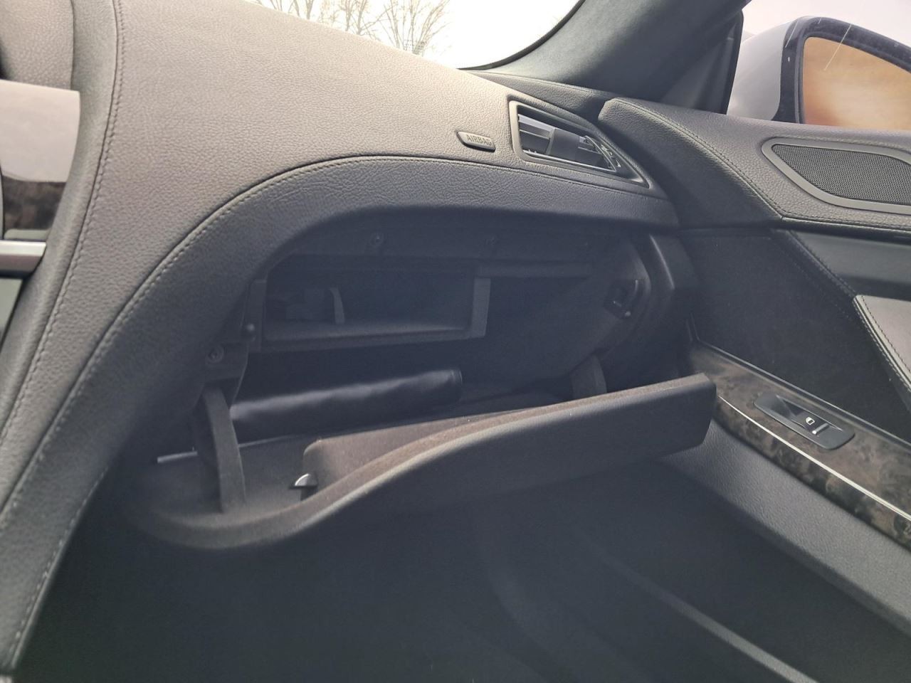 650I      2013 Glove Box 4884305