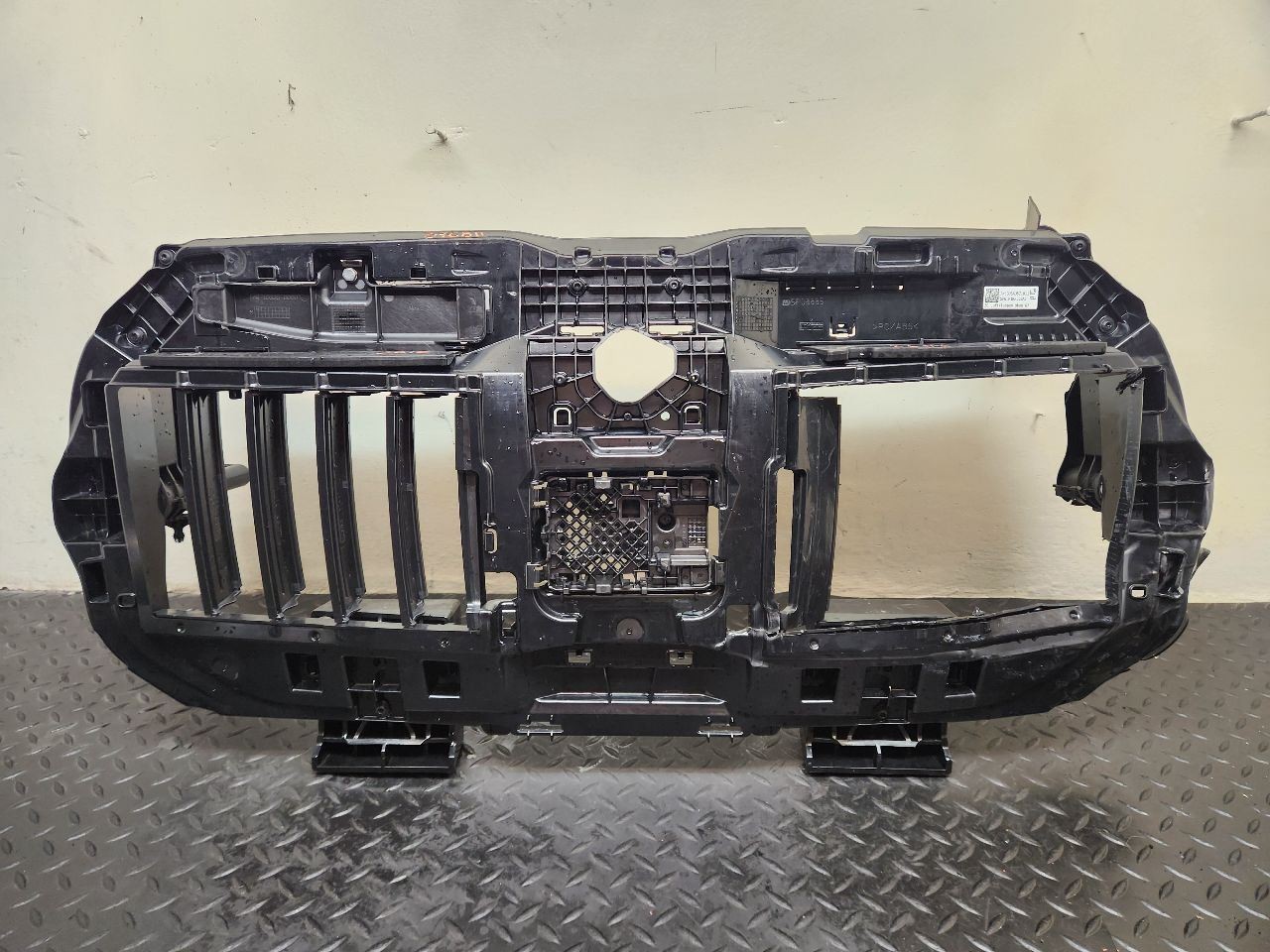 23-25 BMW 740I Air Shutter Assembly OEM 51745A35716