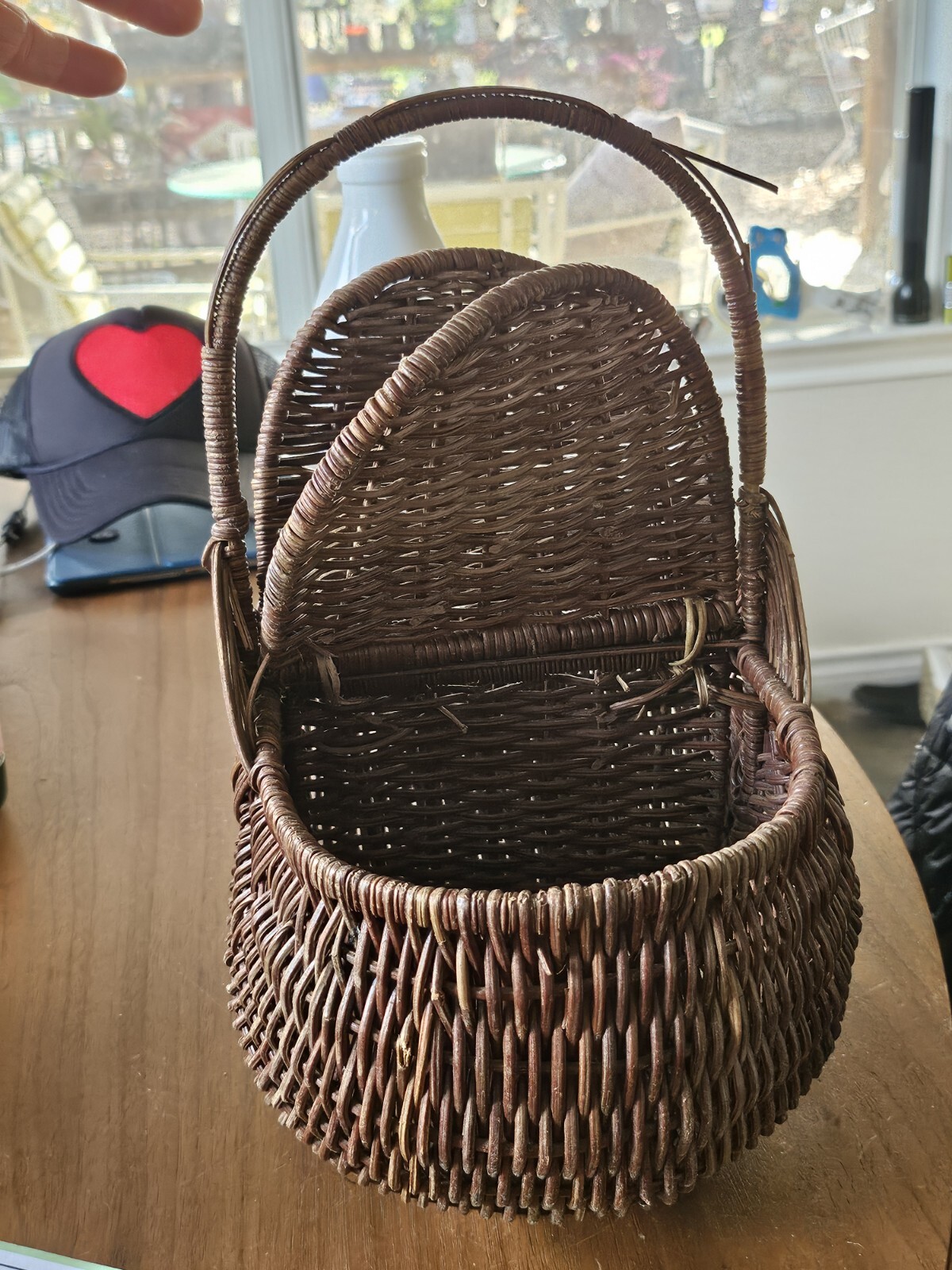 PRIMITIVE Vintage 10" WOVEN EGG GATHERING BUTTOCKS BASKET With Handle