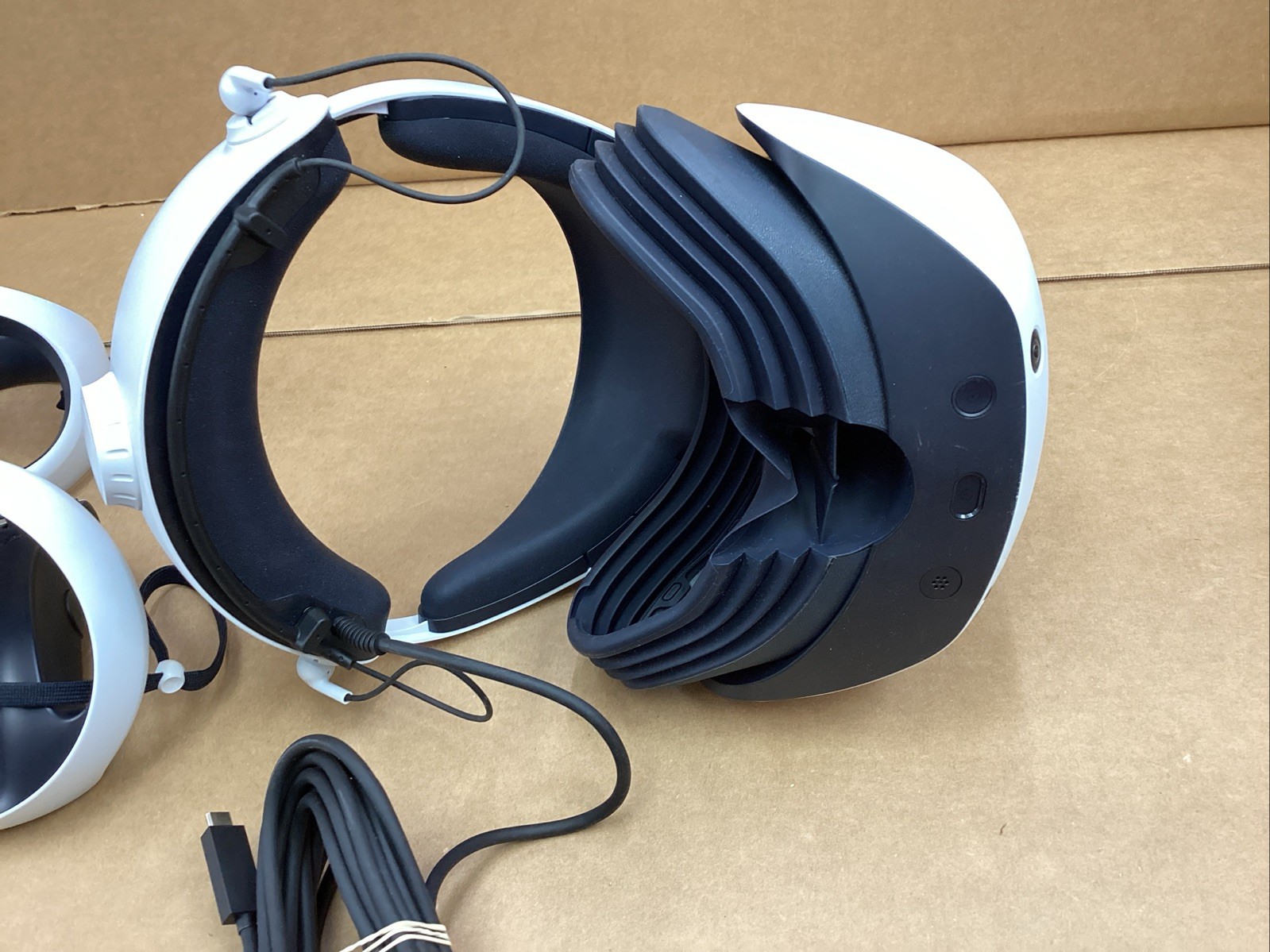 Sony PlayStation VR2 Virtual Reality Headset Bundle CFI-ZVR1