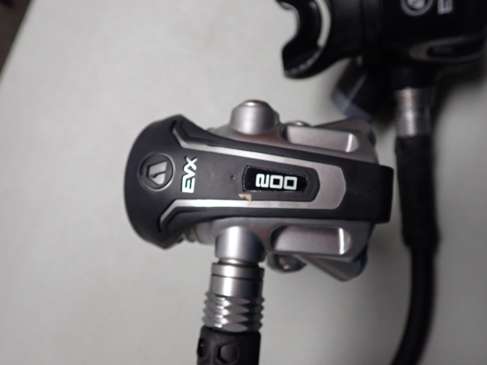 Apeks EVX 200 Regulator, Yoke