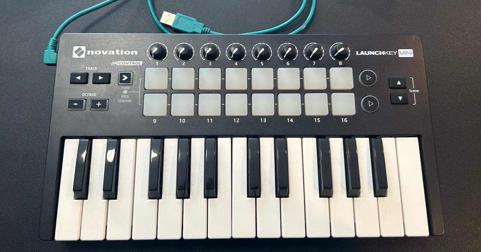 Novation Launchkey Mini MK2 25-Key Midi Controller With USB (TESTED)