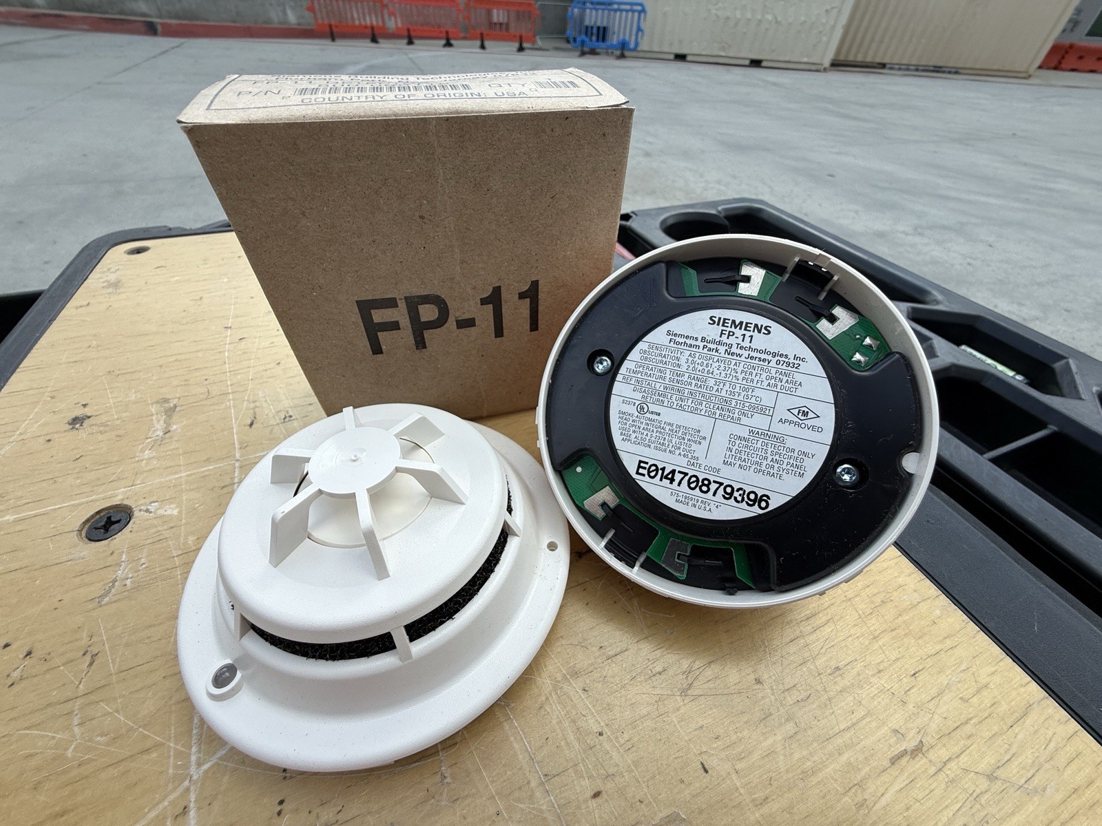 Siemens FP-11 Smoke Detector 500-095112 Industrial Fire Safety Detection Device