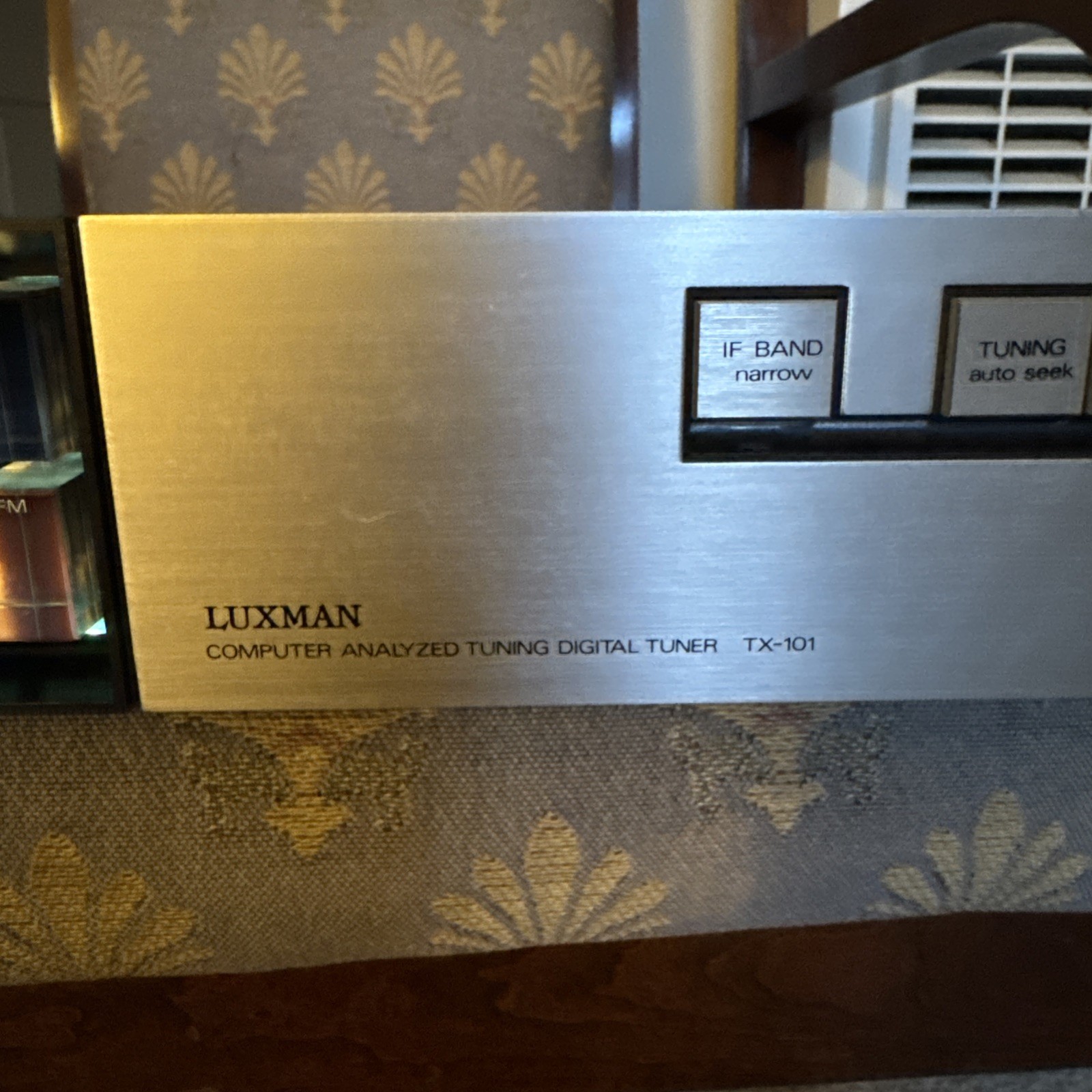 Vintage Luxman TX-101 Computer Analyzed Tuning Digital Tuner