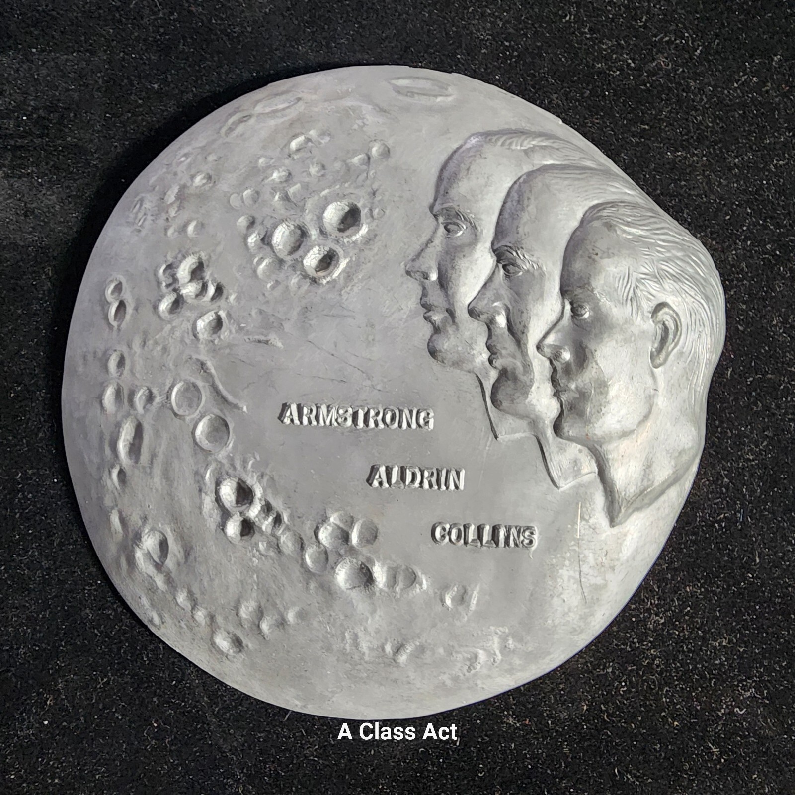 VINTAGE APOLLO 11 FIRST MAN ON MOON ARMSTRONG ALDRIN COLLINS 1969 PLAQUE B299