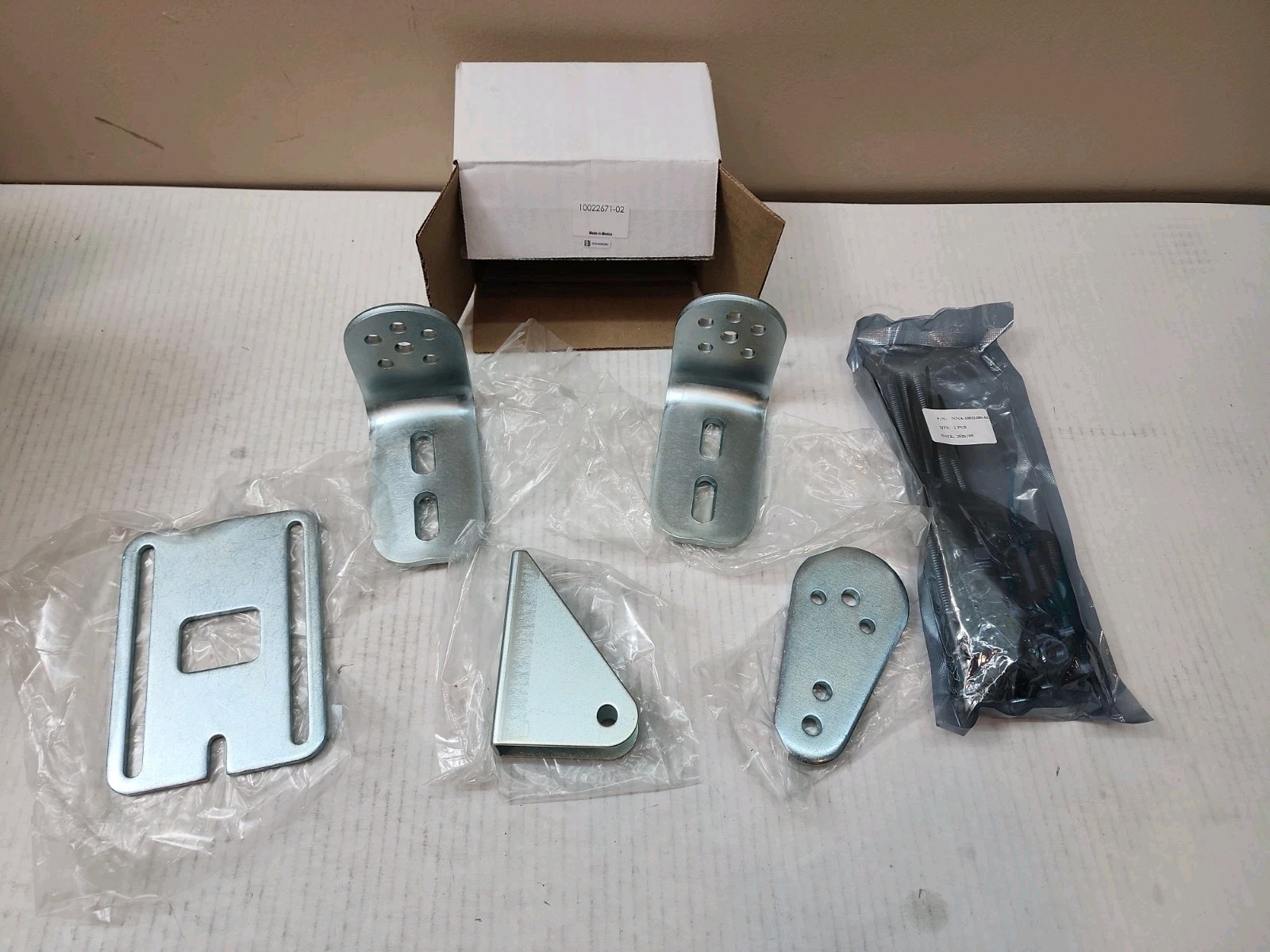 Mighty Mule Gate Opener Bracket Set And NNA-10021285-01 Bolt Kit Mount Hardware