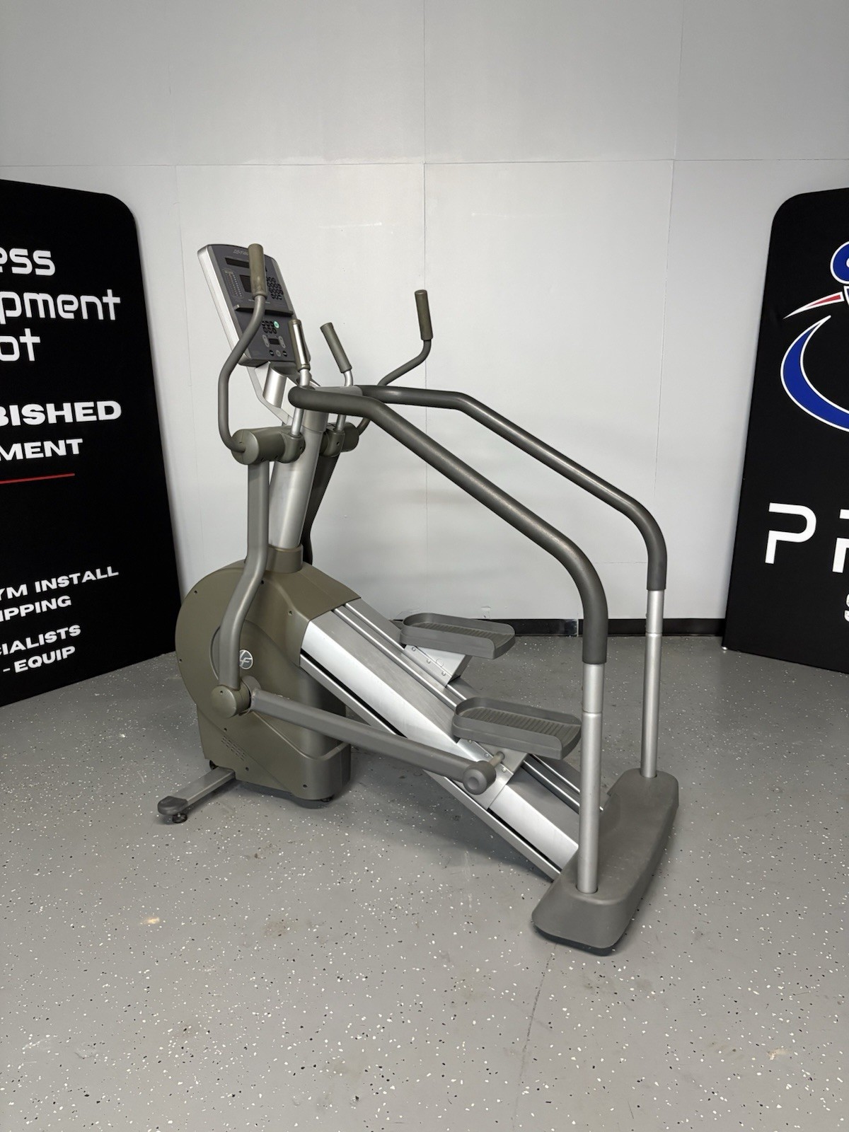 Life Fitness Summit Trainer Elliptical