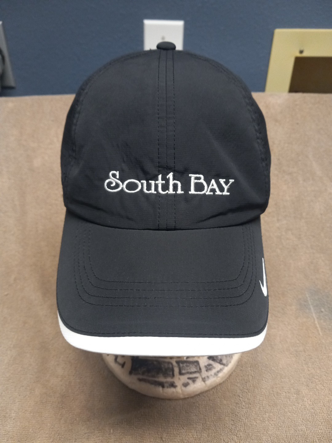 South Bay - Lightweight Black & White Nike Golf Hat - Adjustable
