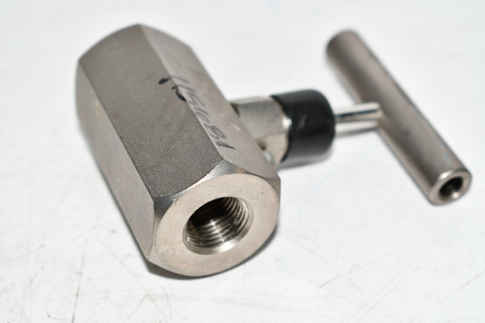 NEW Noshok 403FFC Needle Valve