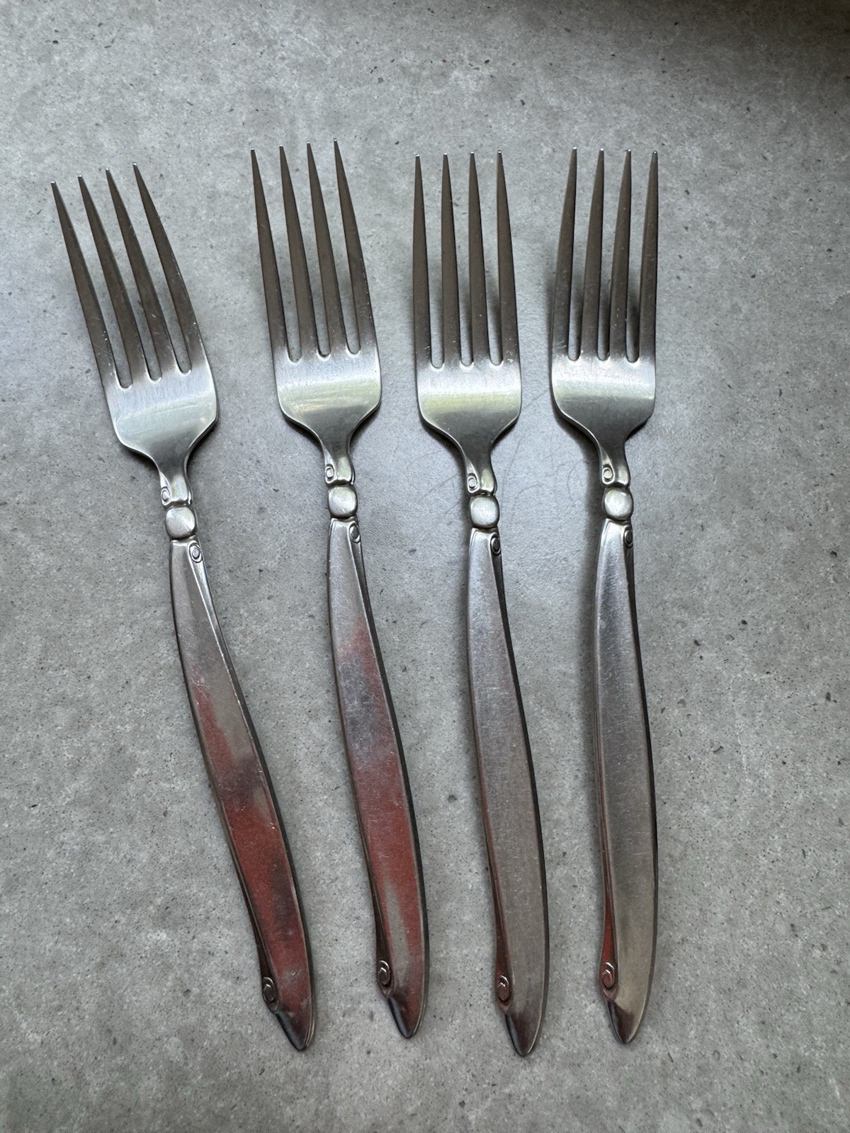 Oneida USA Rogers Flair Pattern Stainless Flatware Complete Service for 4 20 Pcs