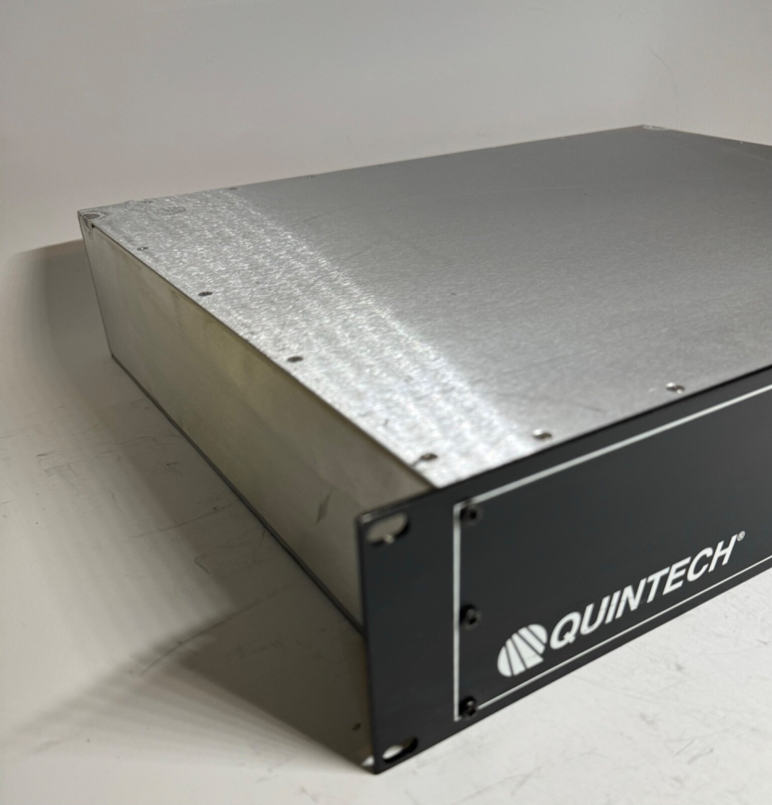 Quintech Electronics LS24 2150 8-Way Passive L-Band Splitter LS242150A1FVB000