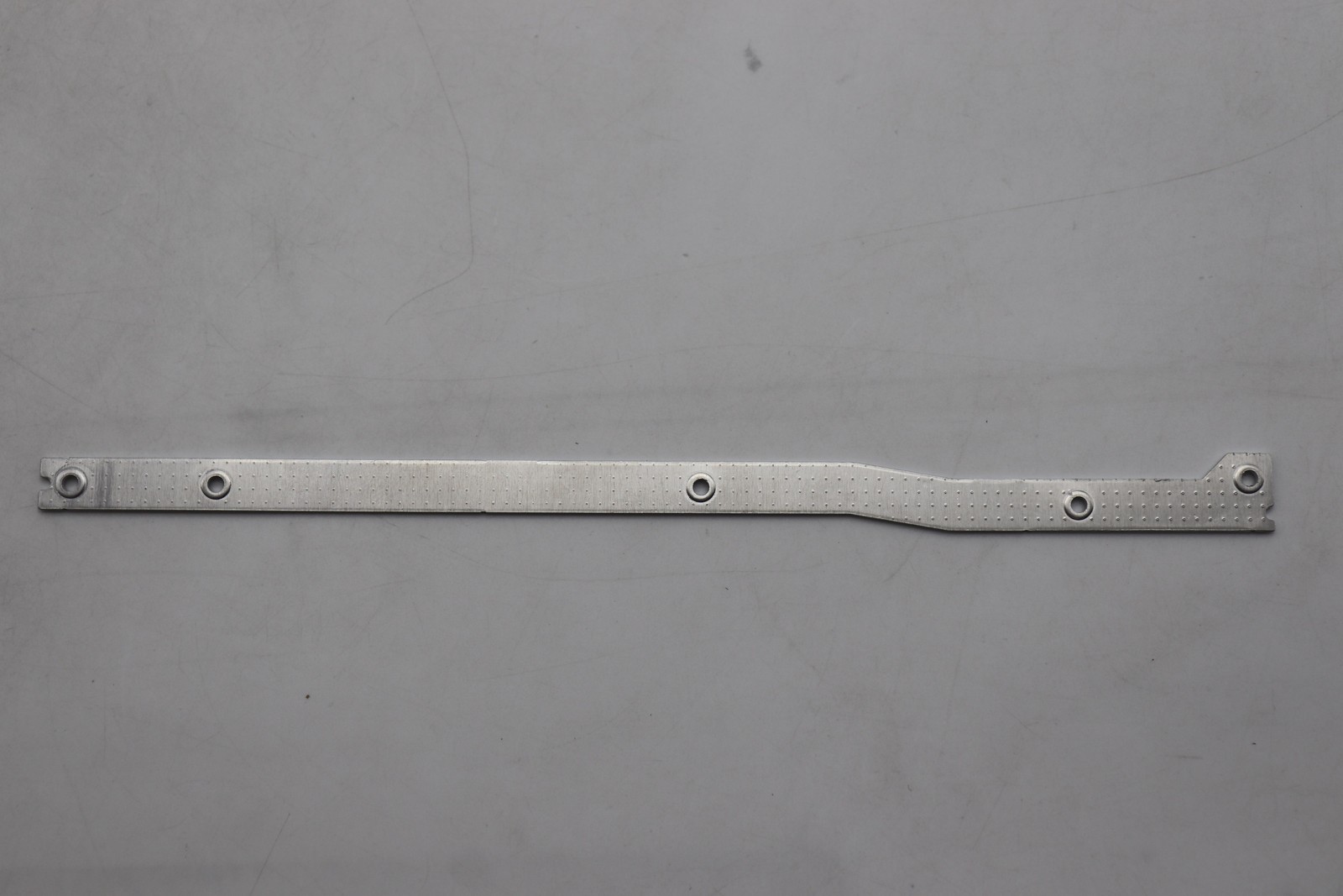 5B40S22241 BRACKET L82YQ R