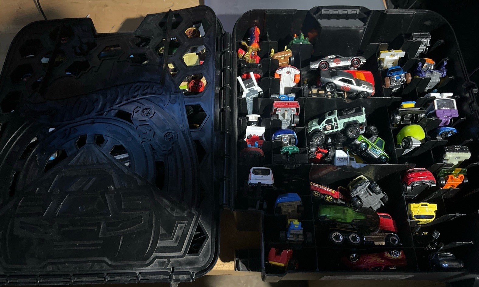 Hot Wheels Carry Case w 75+ Cars Matchbox Diecast Toy Car Lot Bundle Mixed