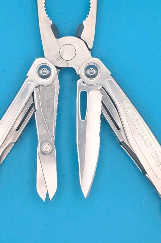 LEATHERMAN WINGMAN MULTI-TOOL! FAST SHIPPING!
