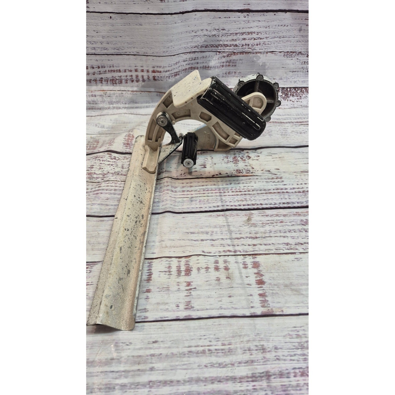 Masterforce Drywall Taper Manual Joint Compound Tape Applicator Tool White