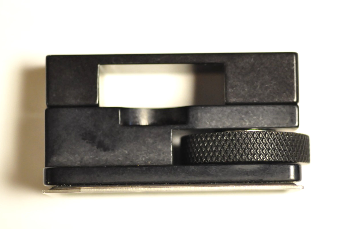 PRO SYSTEMS #85352 quick release adapter for Hasselblad flashgun.