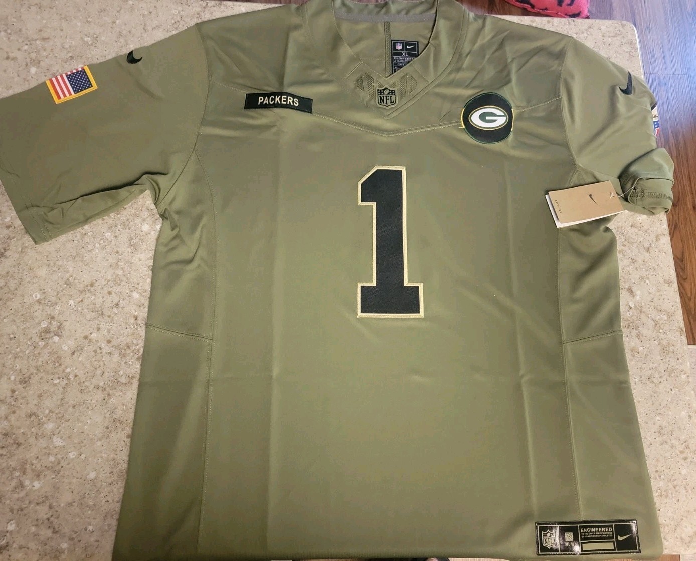 NWT Micha Parsons 2026 Salute To Service Green Bay Packers Jersey  Sz Large