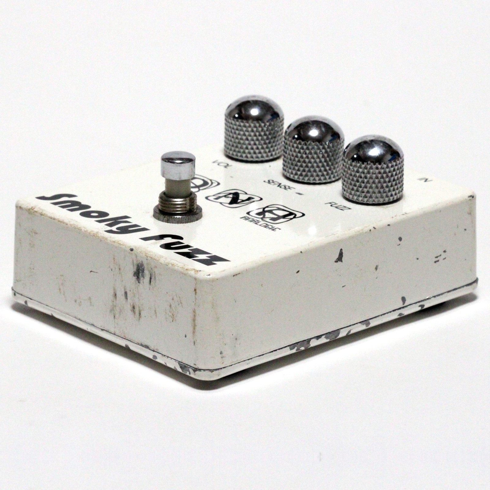 DNA ANALOGIC Smokey Fuzz Effect Pedal - Footswitch Inside Slightly Misaligned?
