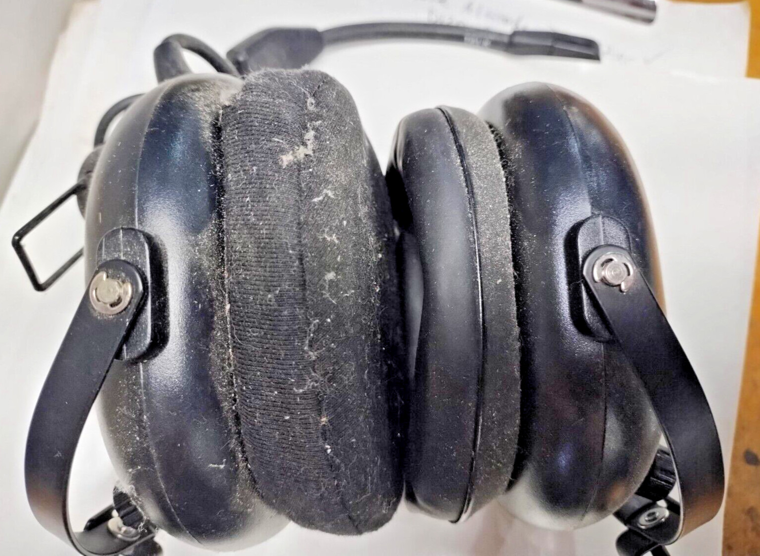 Flightcom Classic Aviation Headset Black, Model 4DLX, Used