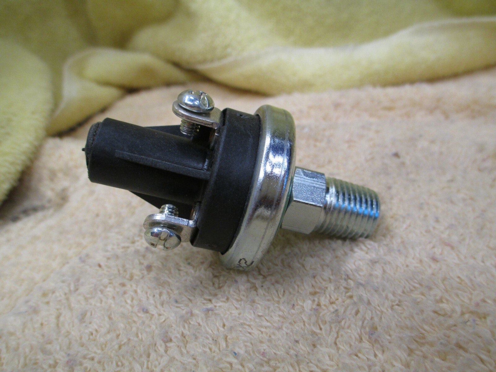 Honeywell Pressure Switch 78996, 70 PSI, 1/4 NPT Male   A10