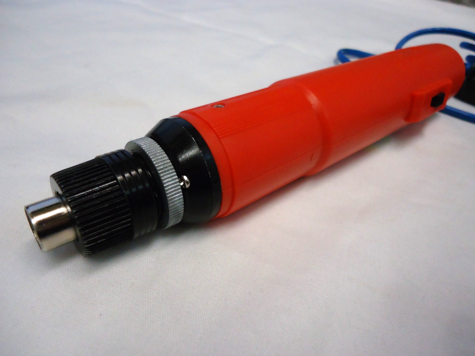 ELECTRIC SCREWDRIVER