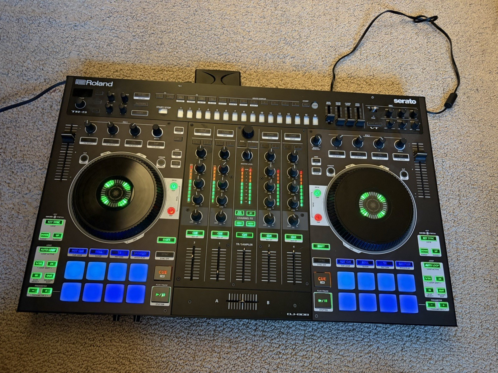 Roland DJ-808 Serato DJ Controller 4-Channel 2-Deck 16 Pads USB FX