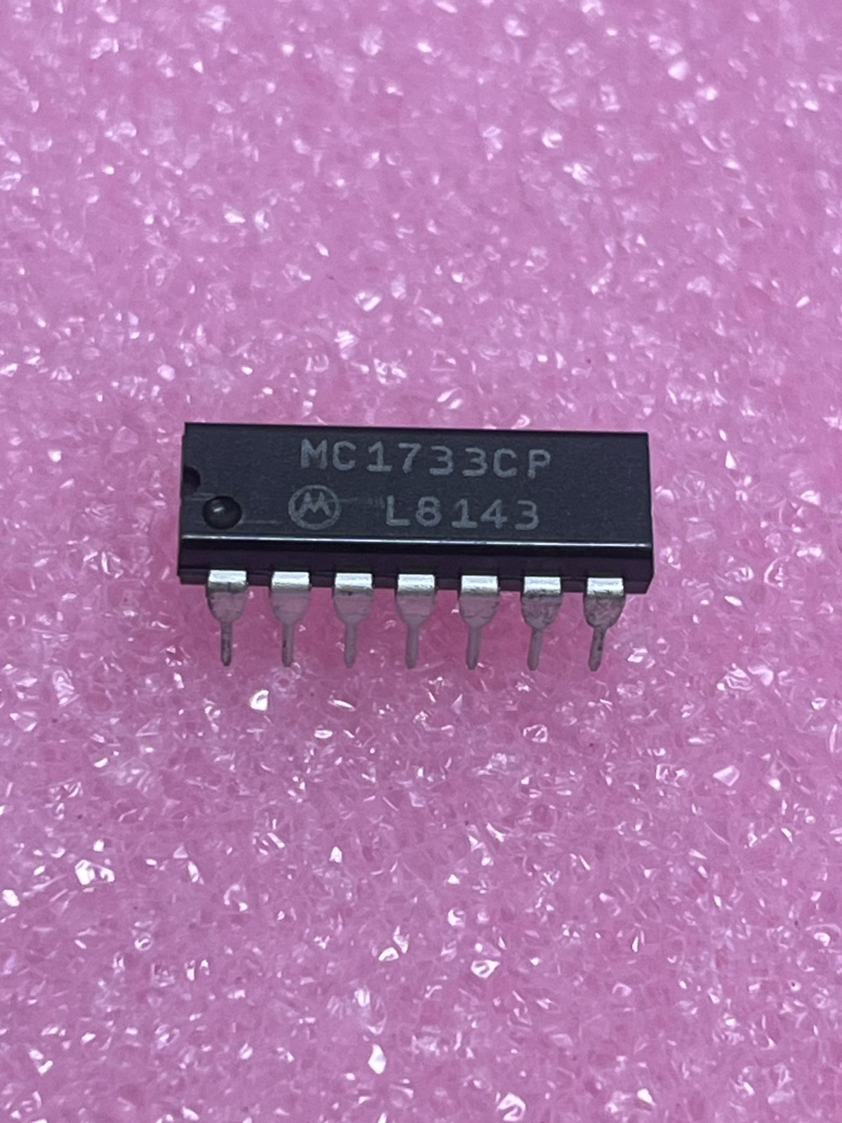 Motorola MC1733CP IC Video Amplifier, Bipolar, DIP 14PIN - NEW!