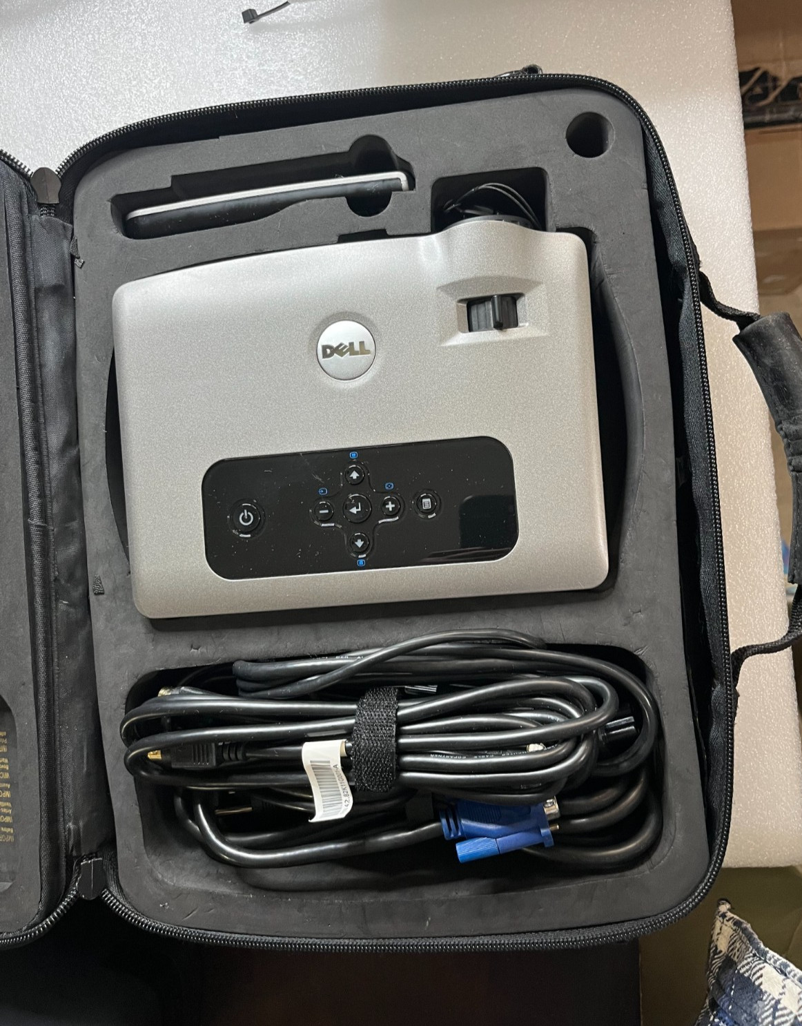 Dell 3400MP DLP Front Projector with Case and Cords