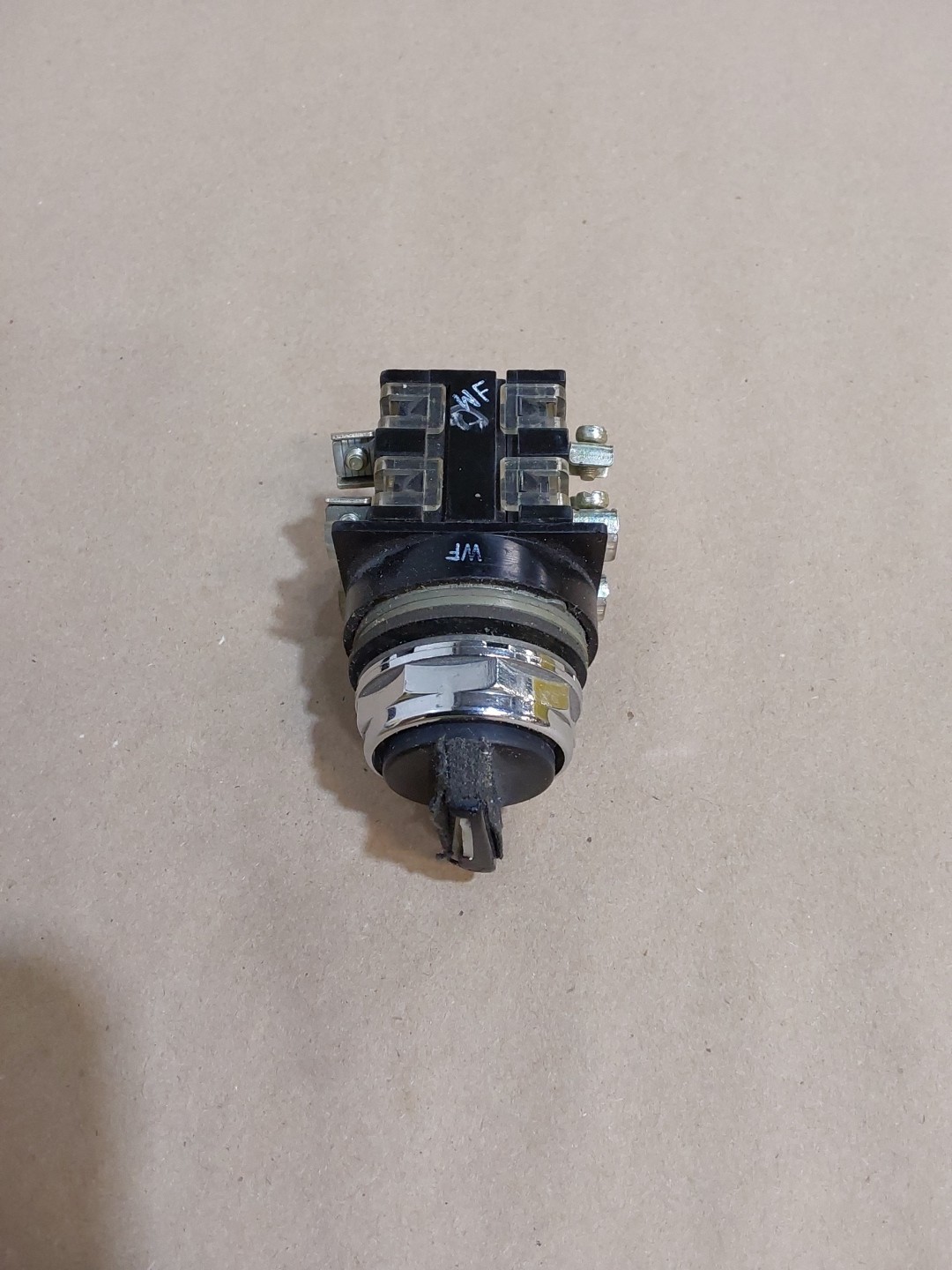 GENERAL ELECTRIC CR104PSM34B/CR104P HEAVY D. SELECTOR SWITCH 3 POSITIONS