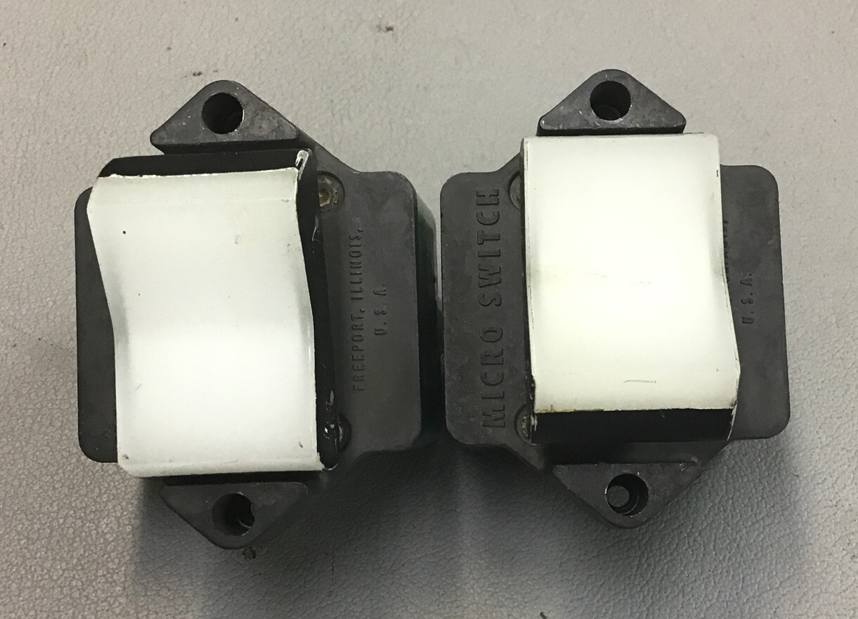 (Lot Of 2) Norm/Emergency Micro Switch PN 4TP1-3 (b375)