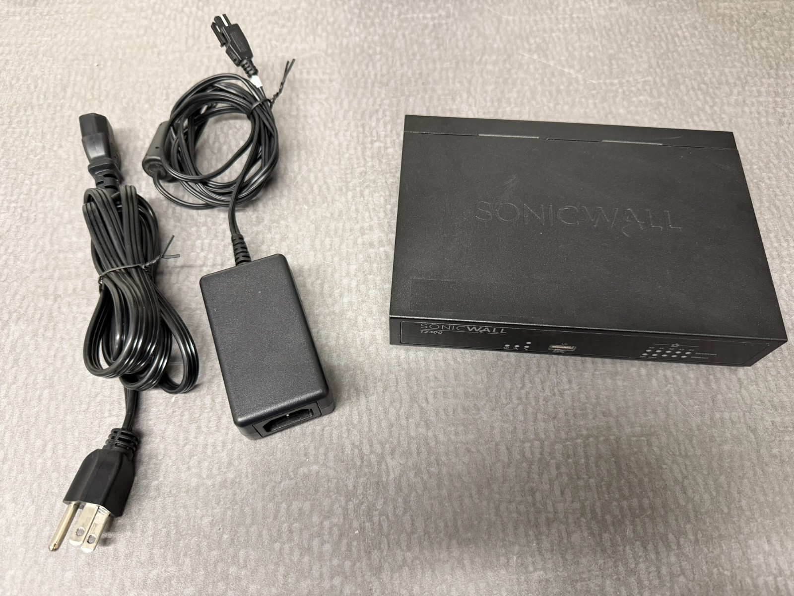 SonicWall TZ300 Network Security Appliance Firewall APL28-0B4 TZ-300