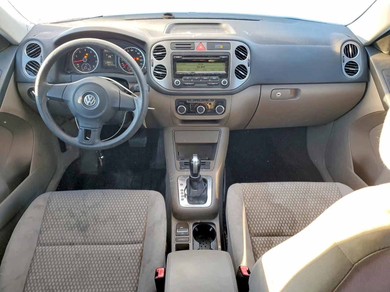 TIGUAN 2011 Glove Box 5024860