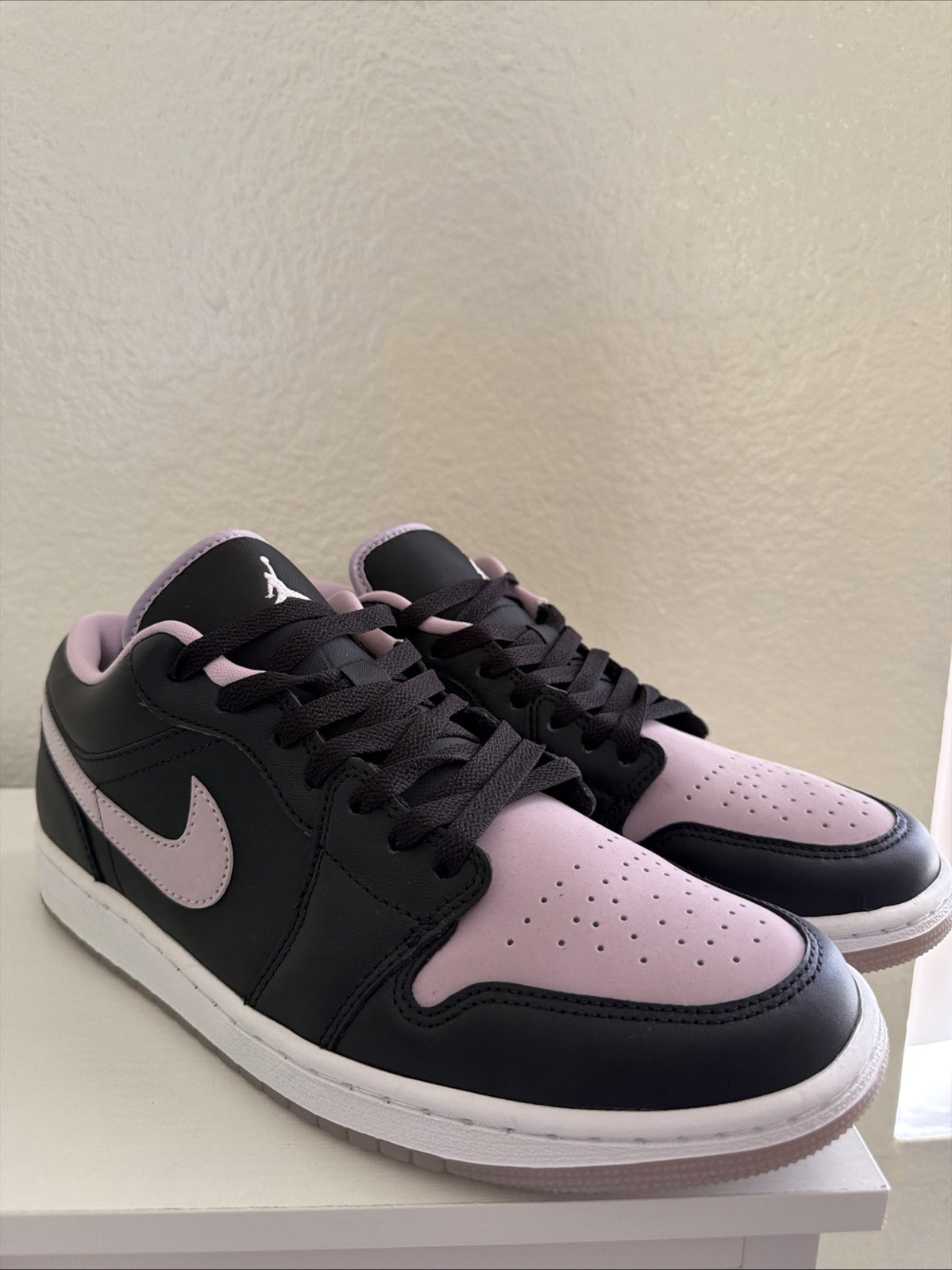 Men Size 9.5 Air Jordan 1 Low SE Iced Lilac #DV1309-051 Black/White *Preowned*