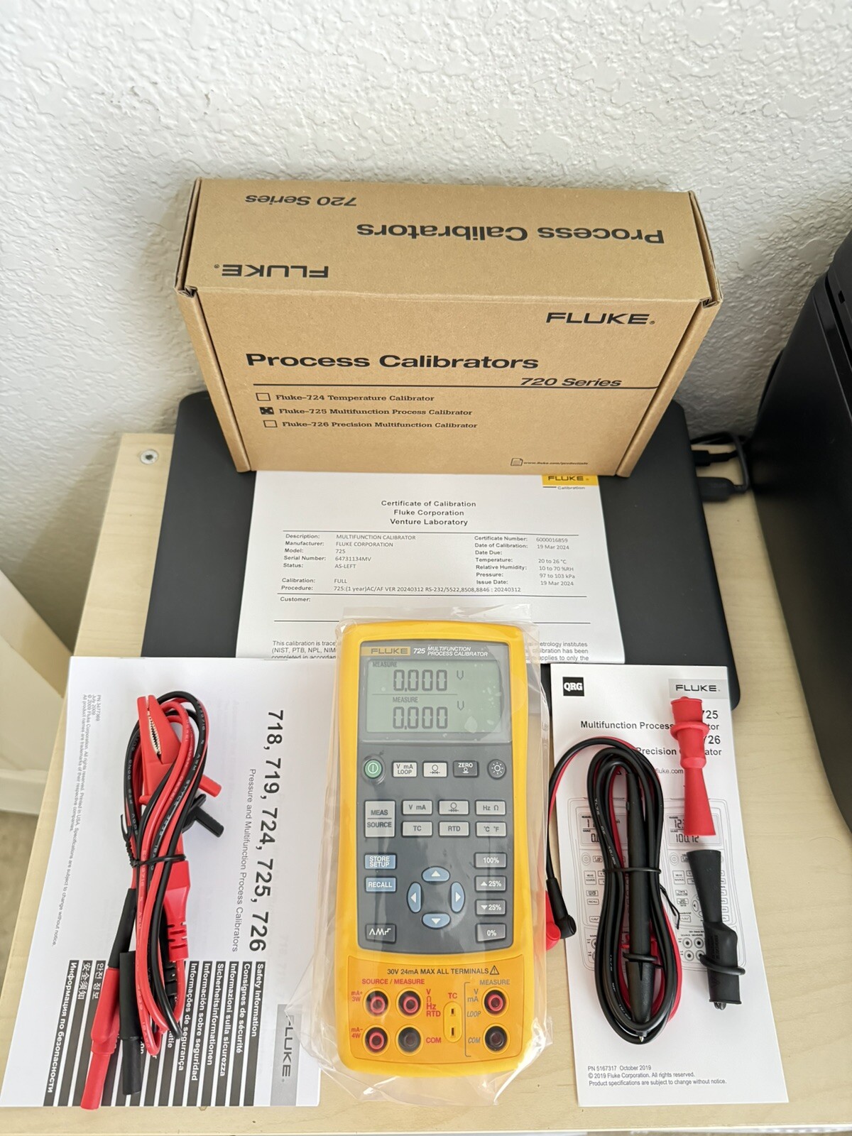 Fluke 725 MULTIFUNCTION PROCESS CALIBRATOR W / LEADS /(NEW FACTORY BOX) CAL 2024