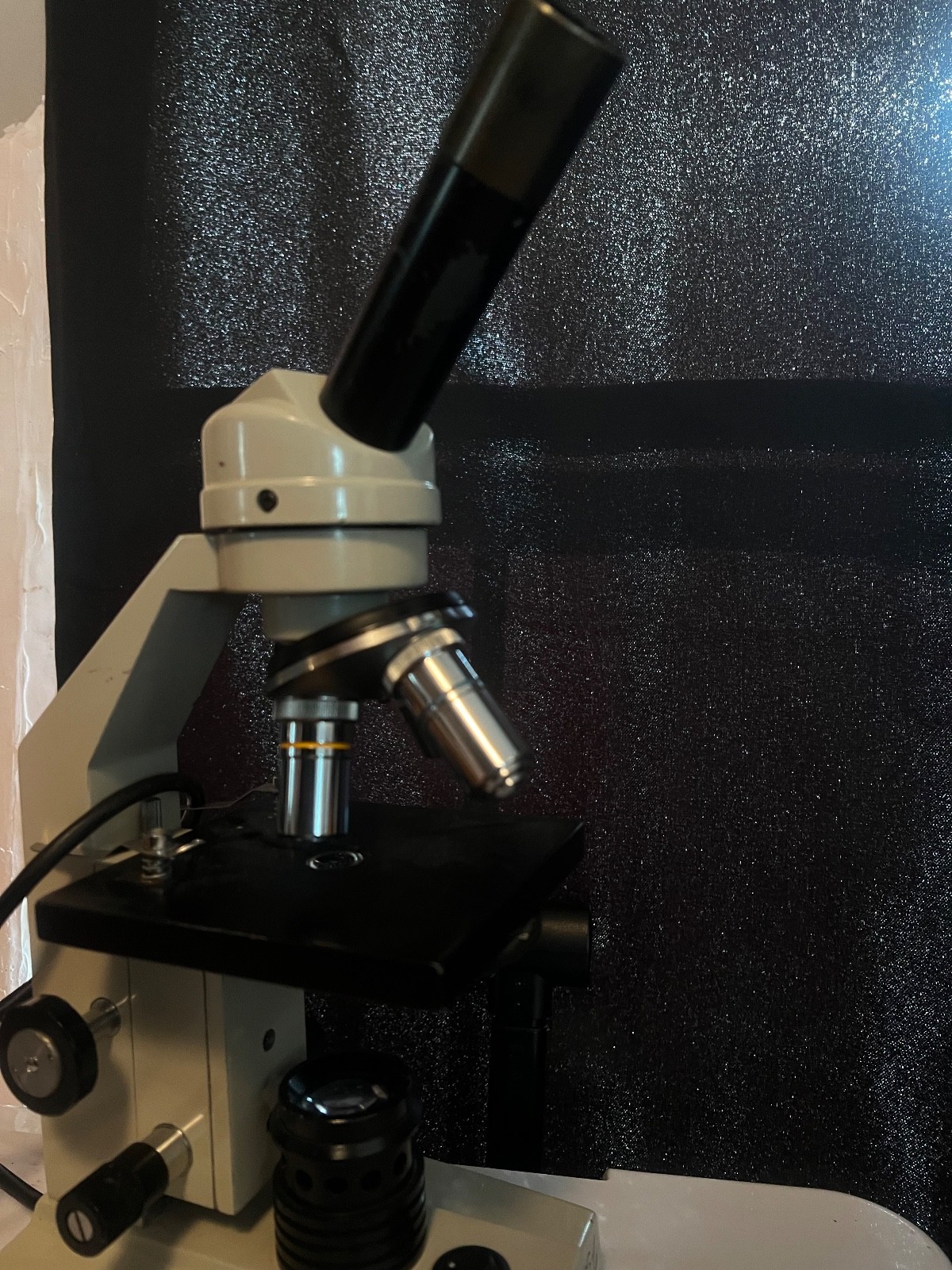 Perfect working condition, holds focus, no drift. Both eyepieces clean, diopter