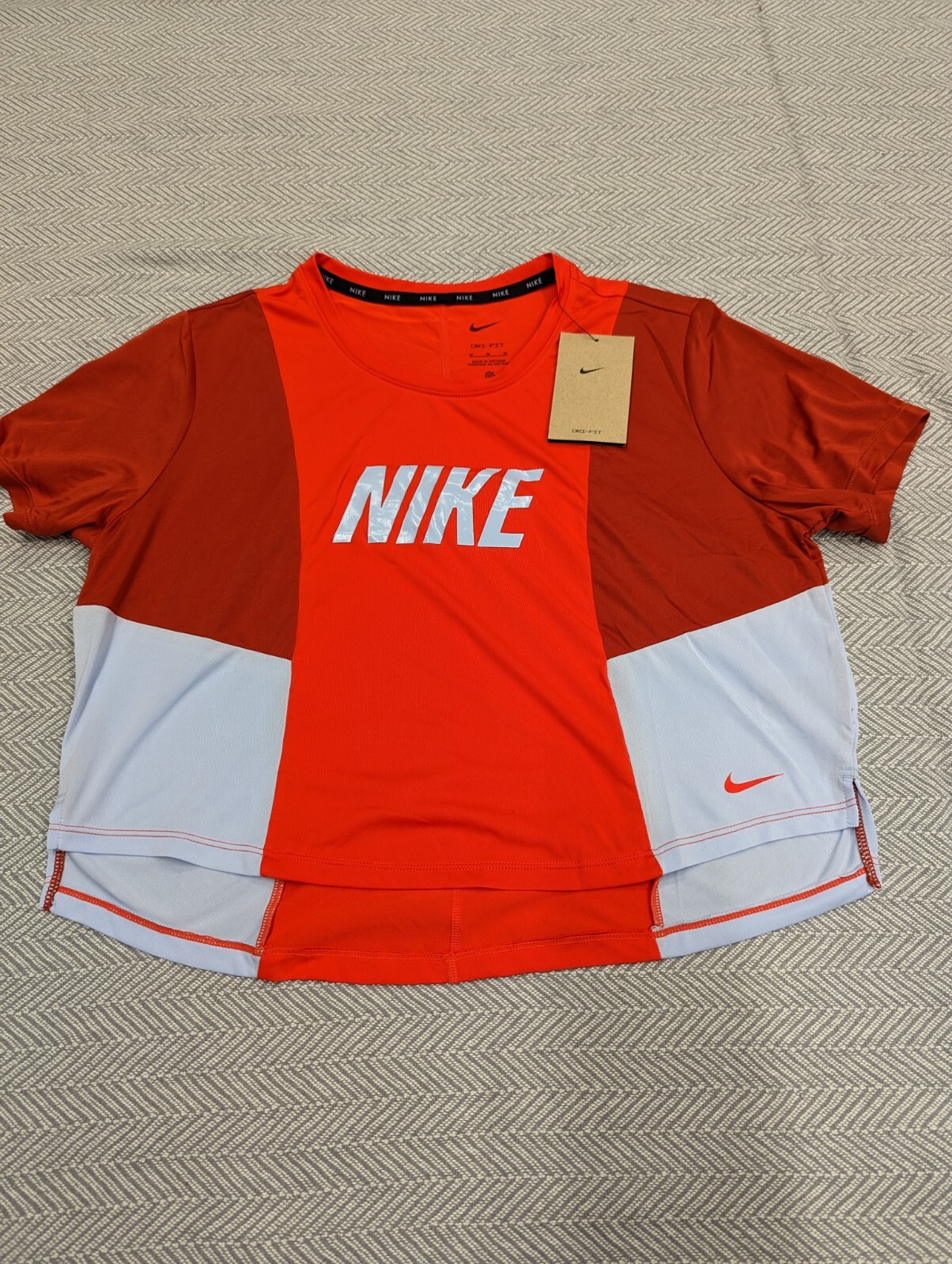Nike Dry-Fit TRAINING SHIRT WOMEN red gray Color Short Sleeve M